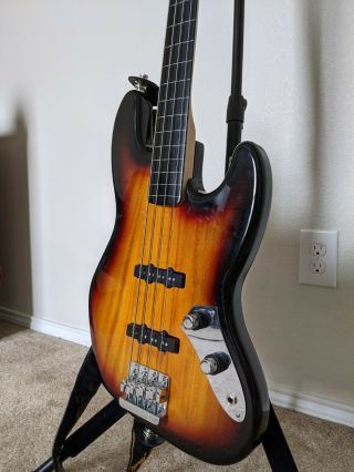 Squier Vintage Modified Fretless Jazz Bass (upgraded) -
