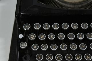 Seidel & Naumann Erika 5 Portable Typewriter German Qwerty Keyboard Vintage 1939 3