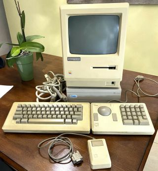 Vintage Apple Macintosh Plus Desktop Computer - M0001a With
