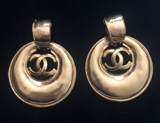 Vintage Chanel Extra Large Gold Plated Hoop Dangle Earrings 93p