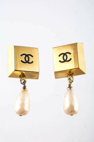 Chanel Womens Vintage Gold Tone Faux Pearl Cc Clip On Earrings