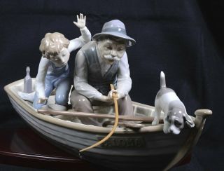 Vintage LLADRO 5215 Figurine FISHING WITH GRAMPS w/ Wood Base 15.  25 