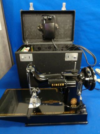 1954 Vintage Singer 221 Featherweight Portable Sewing Machine W/ Case & Access.