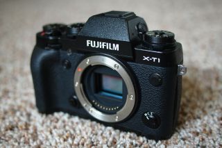 Fujifilm X - T1 16.  3MP Digital SLR Camera - Black - Kit With 2 Vintage Lenses 2
