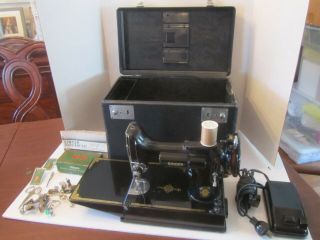 Vintage Singer Featherweight 221 Sewing Machine With Case