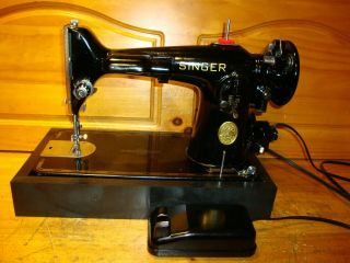 1947 Vintage Singer Sewing Machine Model 201 - 2,
