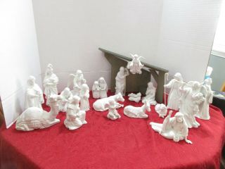 Vintage 1981 - 1993 21 Piece Avon White Porcelain Nativity Set In Boxes Stable Euc