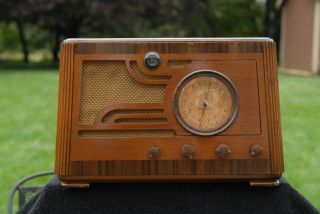Vintage Wood Silvertone Antique Radio With Green Tuning Eye -