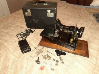 Vintage 1953 Singer 221 - 1 Featherweight Singer Sewing Machine W/case Running