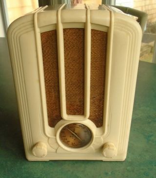 Vintage Emerson 1936 Model 108 Radio