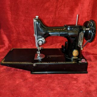 Vintage 1961 Singer Featherweight 221K Black Sewing Machine 2