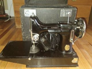 Vintage Featherweight Singer Sewing Machine W/case