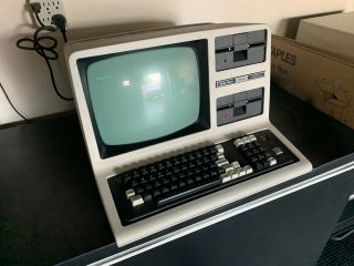 Radio Shack Trs - 80 Model 4 Micro Computer No.  26 - 1069 Vintage With Cover
