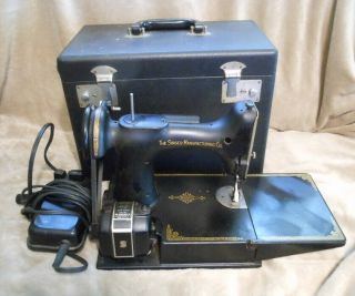 Vintage Singer 221 Featherweight Sewing Machine In Case Al560621 Made In 1953