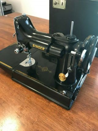 Vintage Singer 221 Featherweight With Case and Attachements 2