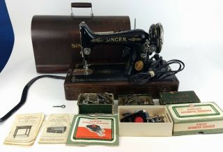 Vintage Singer Portable Sewing Machine Model 99k In Bent Wood Case W/knee Bar