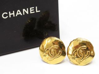 Auth Chanel Cc Logos Vintage Earrings Round Gold - Tone Clip - On 93/p 18612266