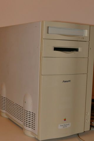 Vintage Powerpc Power Macintosh 8100/110 W/freehand 8,  Quark 4,  Mac Os 8.  6
