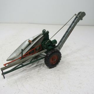 Vintage Idea 1 - Row Corn Picker With Ribbed Tires By Topping Models In 1/16th
