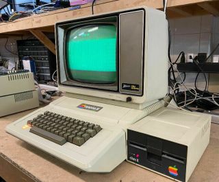 Vintage 1980 Apple II Plus Desktop Computer Zenith ZVM - 121 Monitor - Disk Drive 2