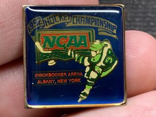 1992 Ncaa Hockey Championship Knickbocker Arena Albany Yorkmedia Press Pin.