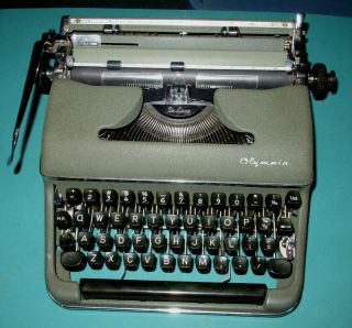 Vintage Olympia Sm3 Deluxe - Germany - Typewriter - Dark Green/silver Case
