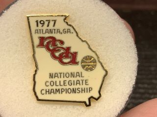 1977 Ncaa National Collegiate Championship Atlanta Georgia Raremedia Press Pin.