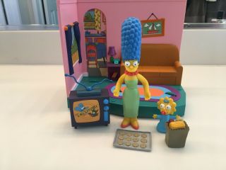Playmates Series 1 Simpsons Interactive Living Room Marge & Maggie Series 1