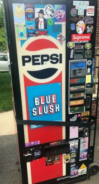 Vintage Pepsi Vending Machine That Great Only Takes $1 Bills And Coins