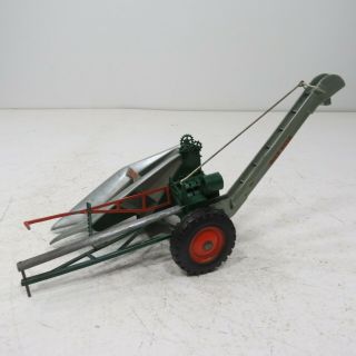 Vintage Idea 1 - Row Corn Picker With Grip Tires By Topping Models In 1/16th