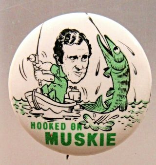 1972 Hooked On Muskie 1.  25 " Political Pinback Button Fishing ^