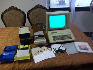 Vintage Apple Iie A2s2064 Computer W/ Apple A2m2010 Monitor 2 Disk Drives