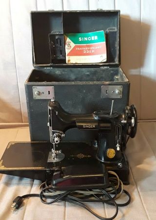 Vintage Singer 221 - K Featherweight Sewing Machine W/case