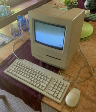 Vintage Apple Macintosh Classic Model M1420 Apple Ii Mouse And Keyboard