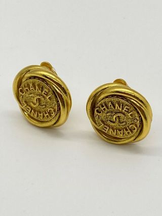 Auth Chanel Cc Vintage Gold Tone Clip On Button Earrings - Pre Owned / T1112
