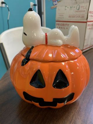 Peanuts Snoopy Halloween Ceramic Great Pumpkin Candy Dish Cookie Jar Bowl