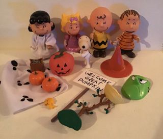 Its The Great Pumpkin Charlie Brown Figures