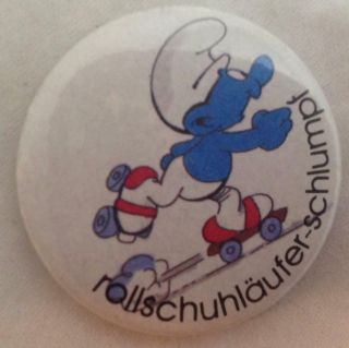Smurfs Rollerskating Button Pin Pinback 1983 German Rollschuh Laufer - Schlumpl