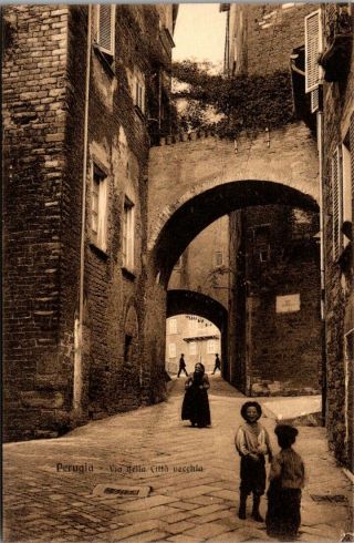 Vintage Postcard.  Perugia,  Italy - Via Della Citta Vecchia - Children