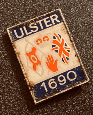 Vintage Ulster Red Right Hand 1690 Button Pin Badge - Secret,  Historical - Rare