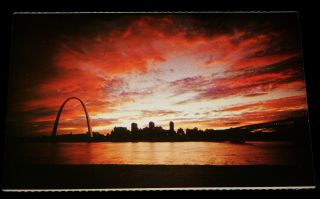 Vintage Postcard,  St Louis,  Mo,  Gateway Arch & City Skyline At Sunset,  River