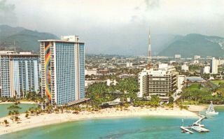 Hilton Hawaiian Village Hotel Waikiki Beach Hawaii Vintage Postcard G01