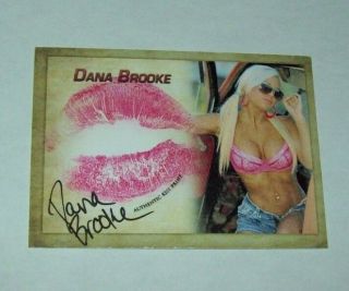 2018 Collectors Expo Wwe Diva Dana Brooke Autographed Kiss Print Card