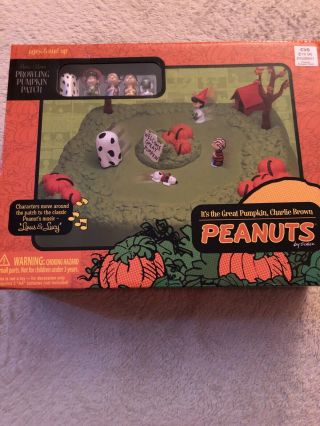 Its The Great Pumpkin,  Charlie Brown Music & Motion Prowling Pumpkin Patch