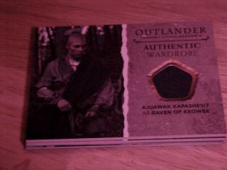 Cryptozoic Outlander Season 4 Wardrobe Card M18 Raven Of Keowee