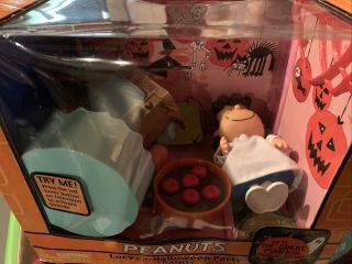 Peanuts Lucy At The Halloween Party Memory Lane Set Great Pumpkin Playset Apples