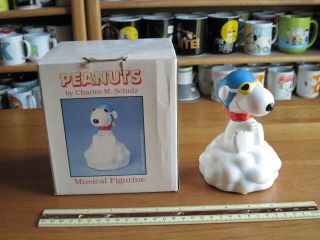 SNOOPY / PEANUTS FLYING ACE ON CLOUD MUSIC BOX WILLITTS CERAMIC 6 
