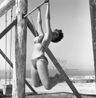 1950s Negative - Busty Pinup Girl Gigi Frost In Sexy Bikini At The Beach T273087