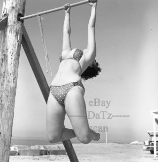 1950s Negative - Busty Pinup Girl Gigi Frost In Sexy Bikini At The Beach T273088