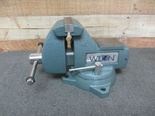 Wilton Bench Vise 4 " With Swivel Base & Pipe Jaws